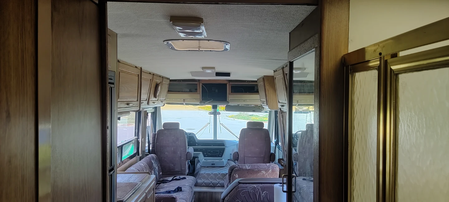 Itasca Class A Motorhome - photo 2