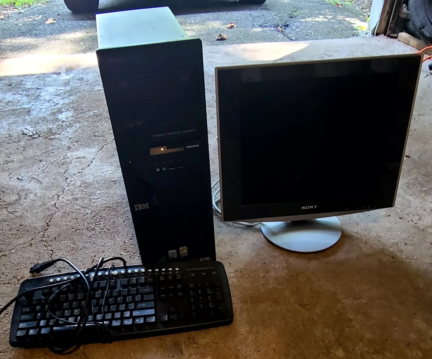 IBM Desktop Computer with Sony Monitor and Keyboard - photo 2