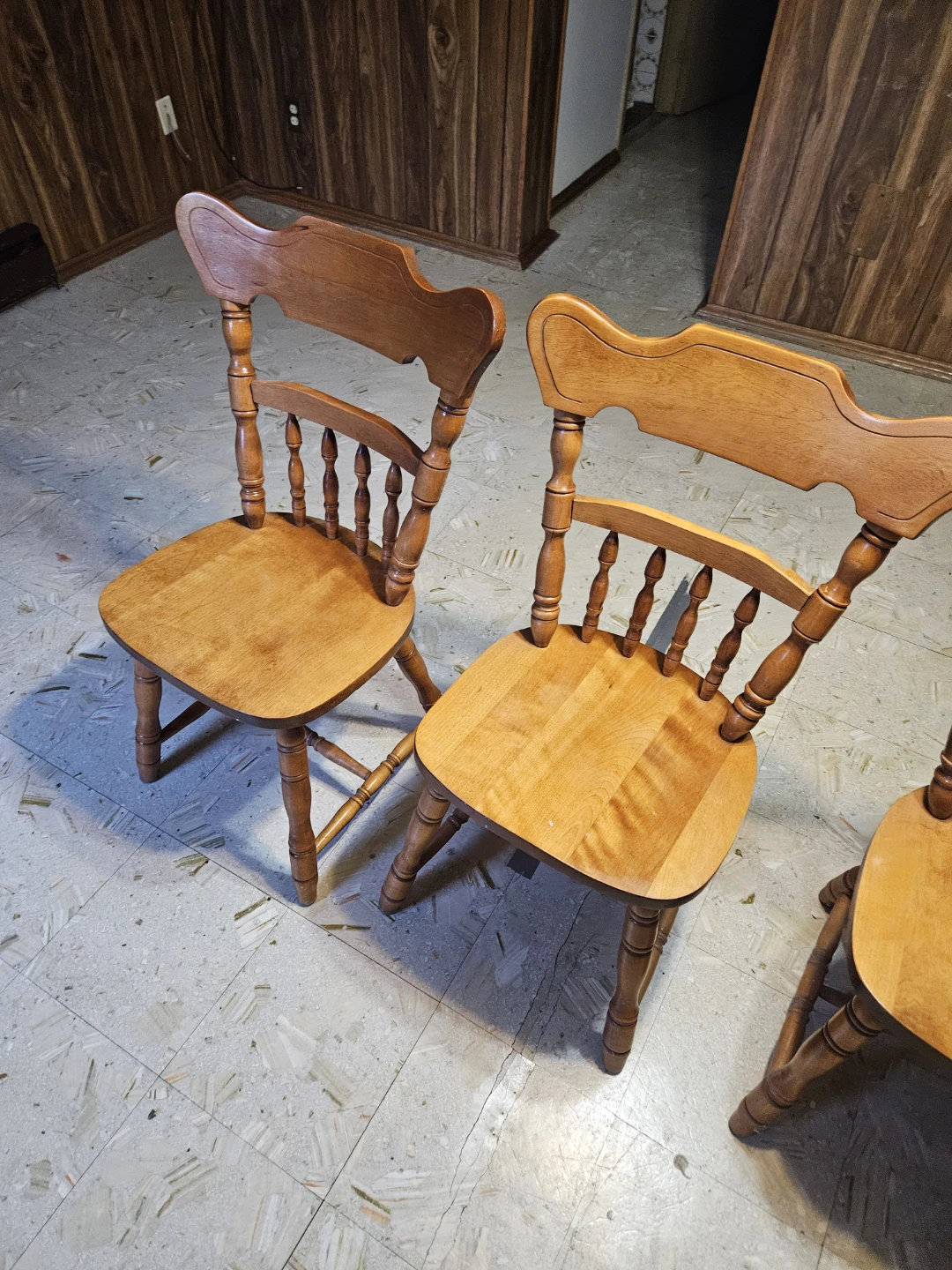 Wooden dining table with four chairs - photo 2