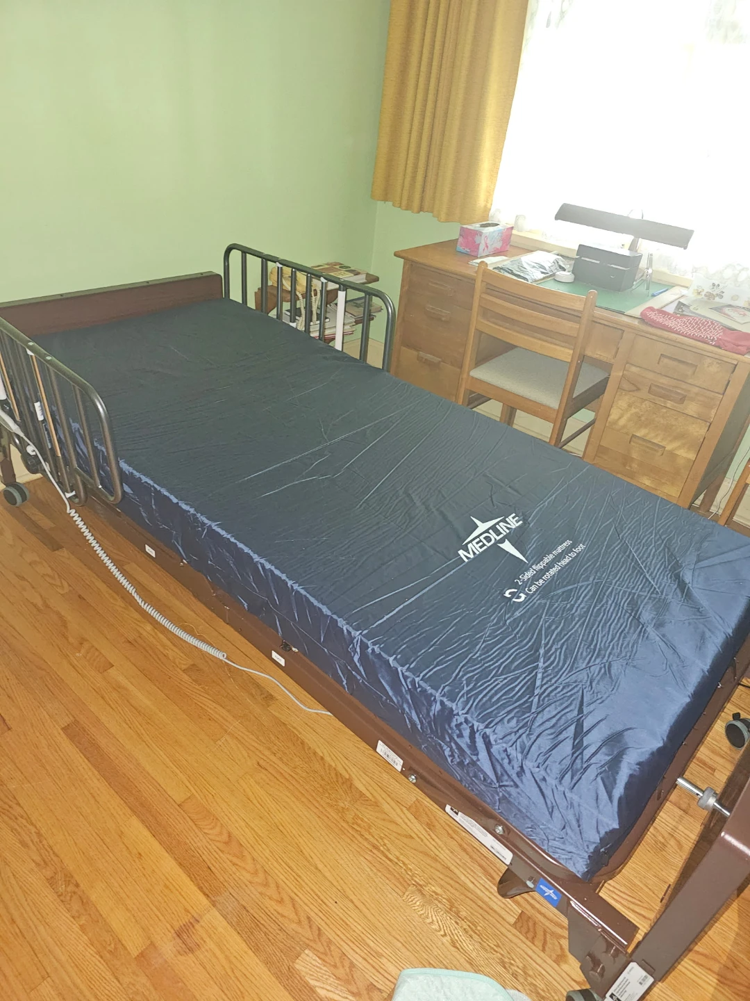 MECHANICAL HOSPITAL BED - photo 2
