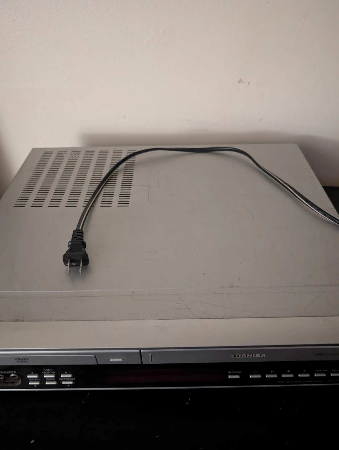 Toshiba DVD/VCR Home Theater System SD-V55HT - photo 2