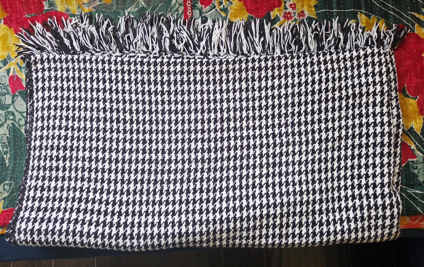 Black and white houndstooth throw blanket