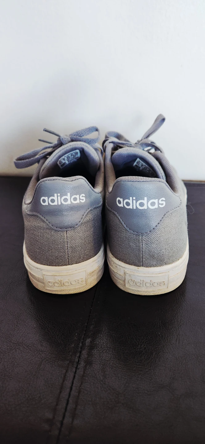 Adidas Mens Athletic shoe Size 8.5 - photo 3