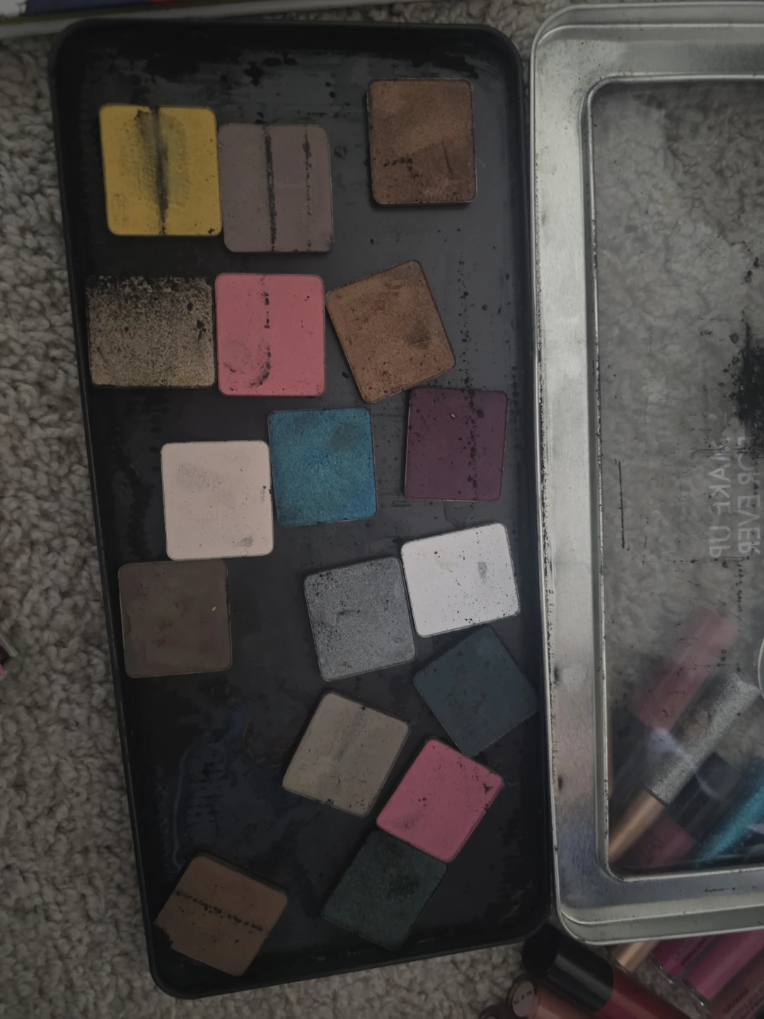 Eyeshadow Palette and Lip Gloss Collection - photo 3