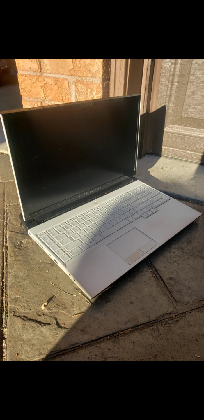 Alienware Area-51m Gaming Laptop - photo 3