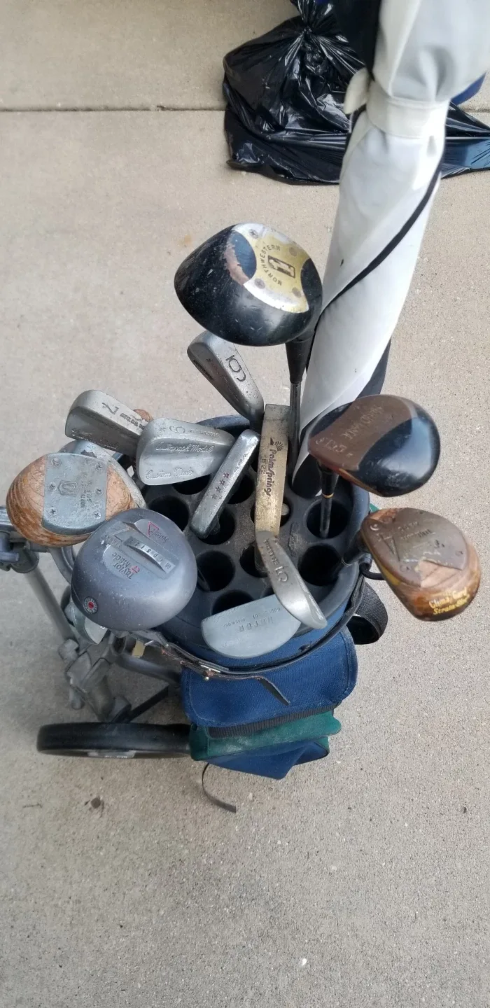 Vintage Golf Club Set with Bag and Pull Cart - photo 2