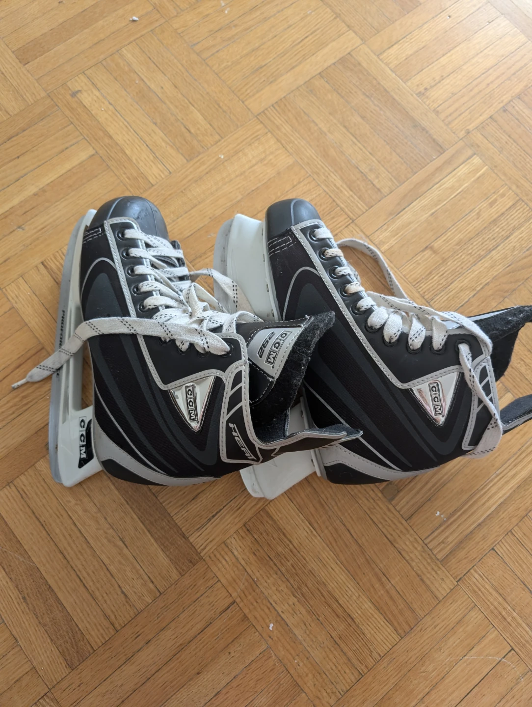 CCM 292 Ice Skates