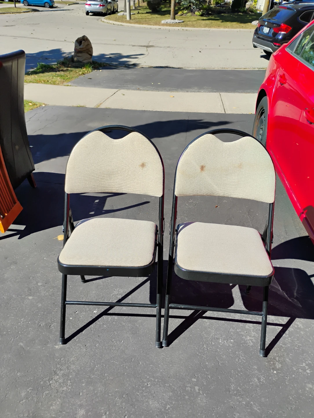 2 Black Folding Chairs with Beige Fabric Seats - photo 2