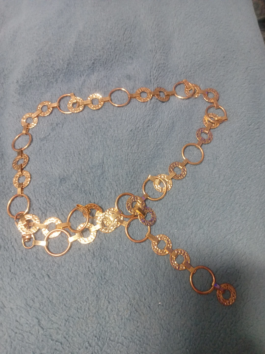 Gold-tone hammered circle link belt