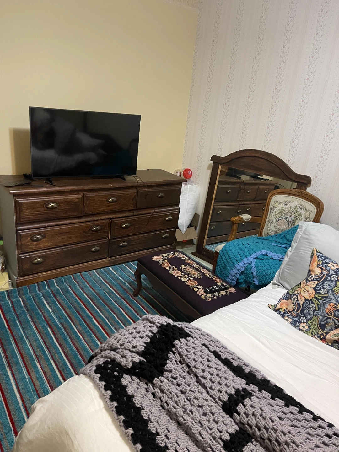 Furnished bedroom - photo 3