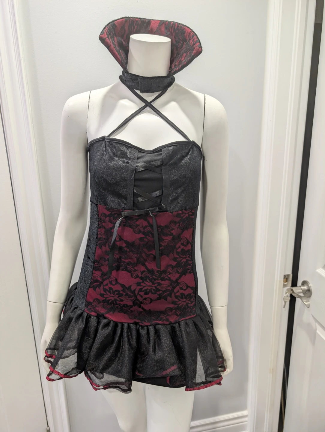 EUC - Women's Halloween Vampirella Costume Size S - READ