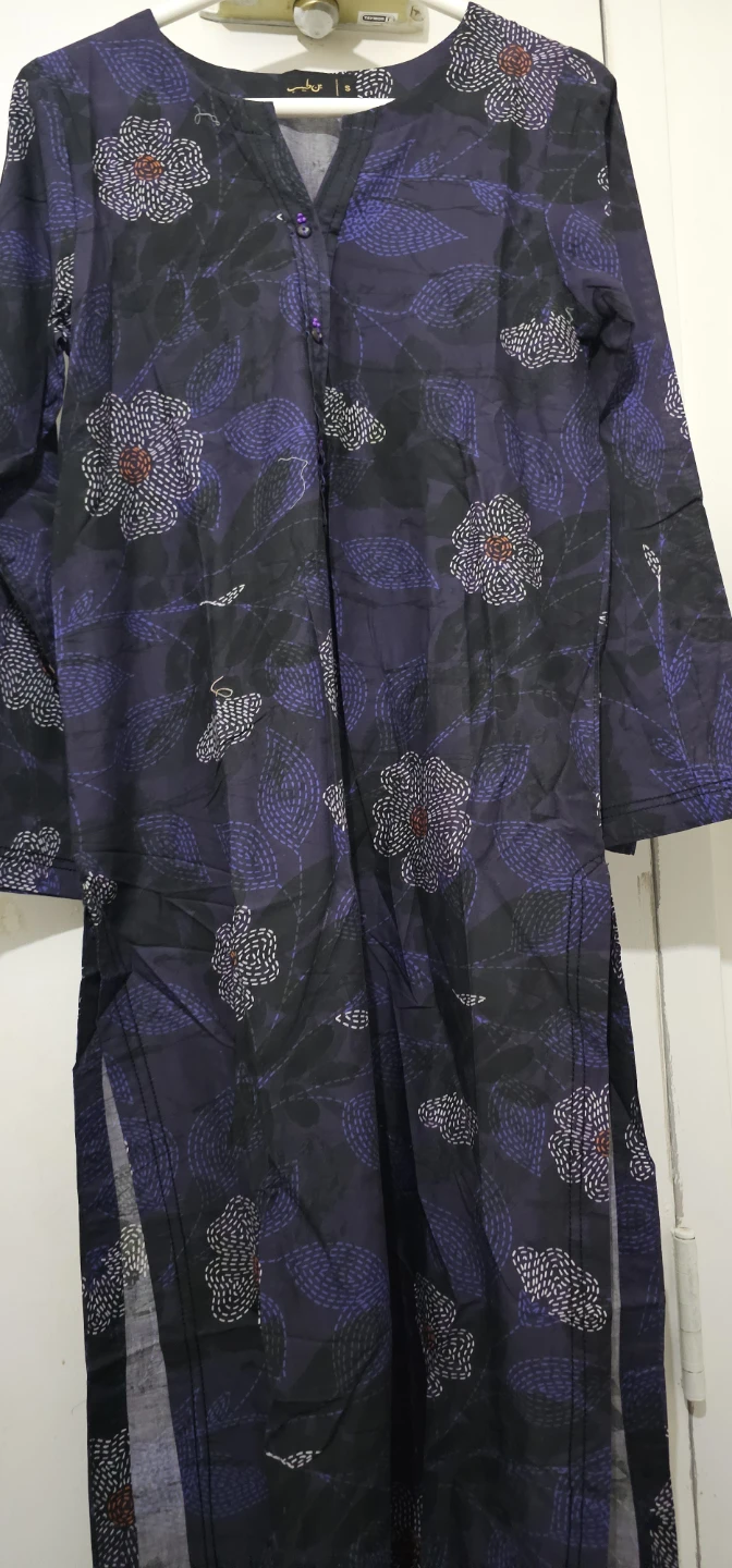 Floral pattern long shirt, size small