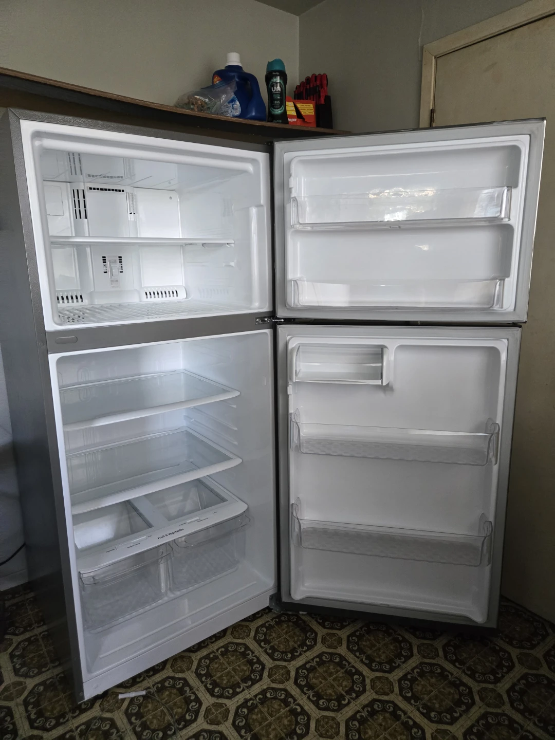 LG Top-Freezer Refrigerator - photo 4
