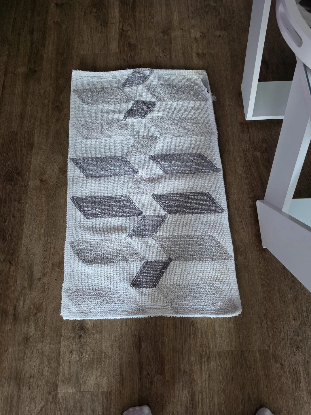 Geometric Pattern Bath Mat - photo 2