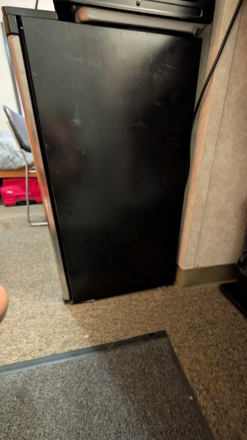 RCA Mini Fridge - photo 3