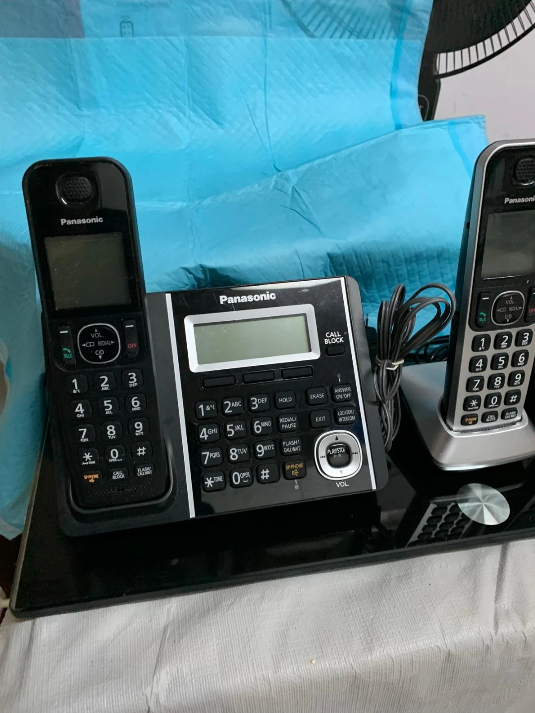 Panasonic Cordless Phone System with 3 Handsets - photo 2