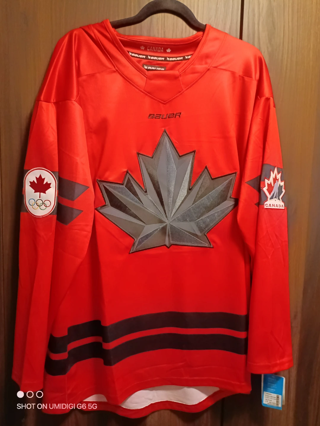Brand new Bauer hockey replica jersey,  team Canada 2026