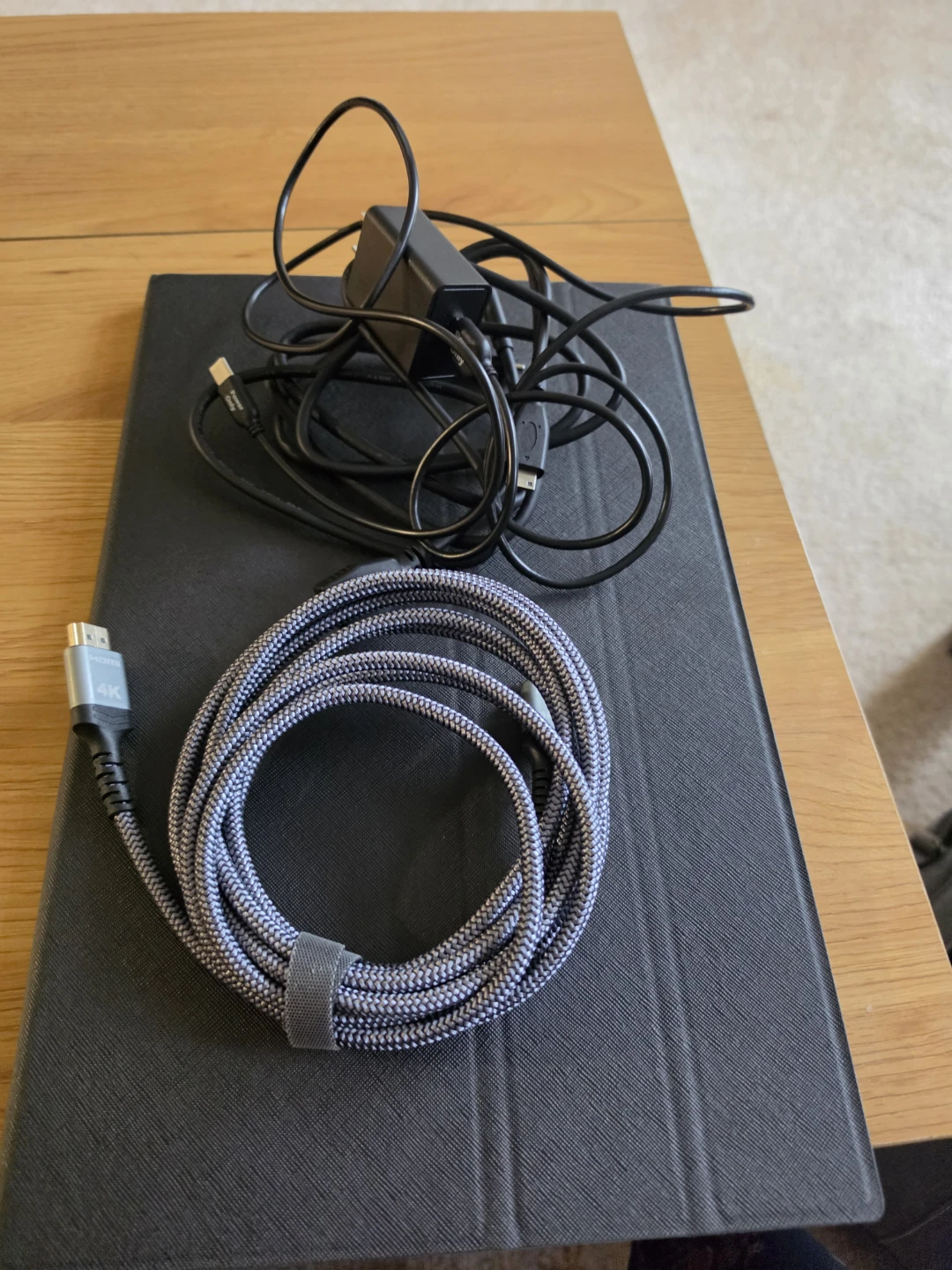 Portable Monitor with Carrying Case and Cables - photo 3