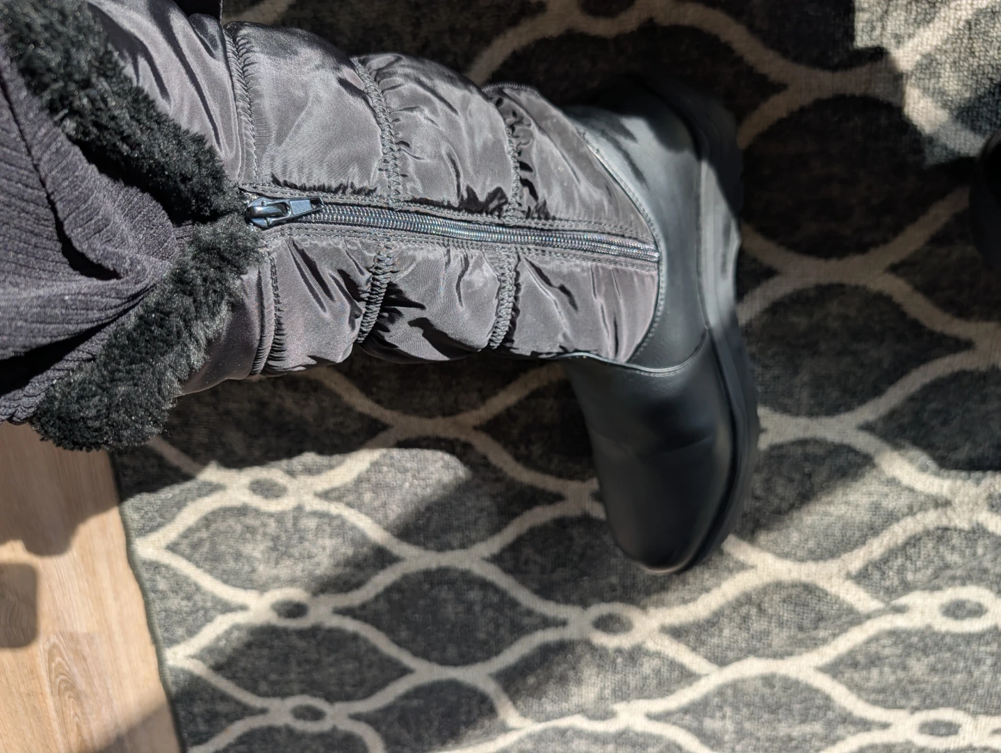 Black winter snow boots size 10 - photo 3