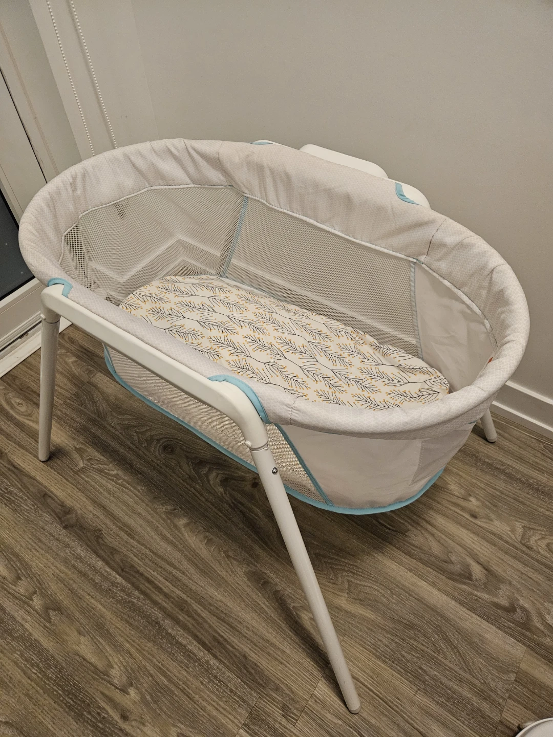 Fisher-Price Soothing Motions Bassinet