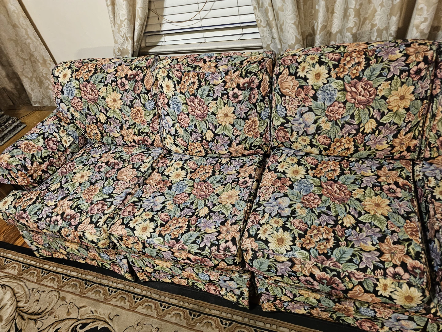 3-piece Victorian sectional couch - photo 3