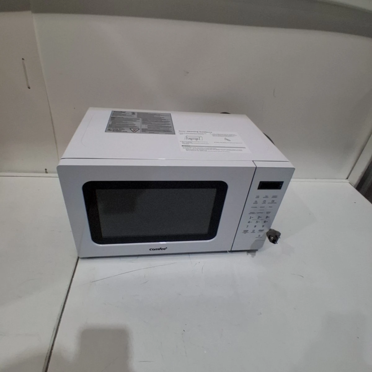 COMFEE' 0.7 cu. ft. Microwave Oven- NEW