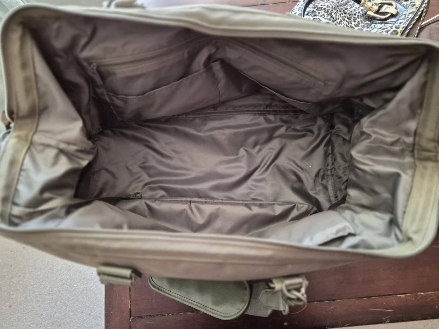Béis The Weekender Bag in Green - photo 4