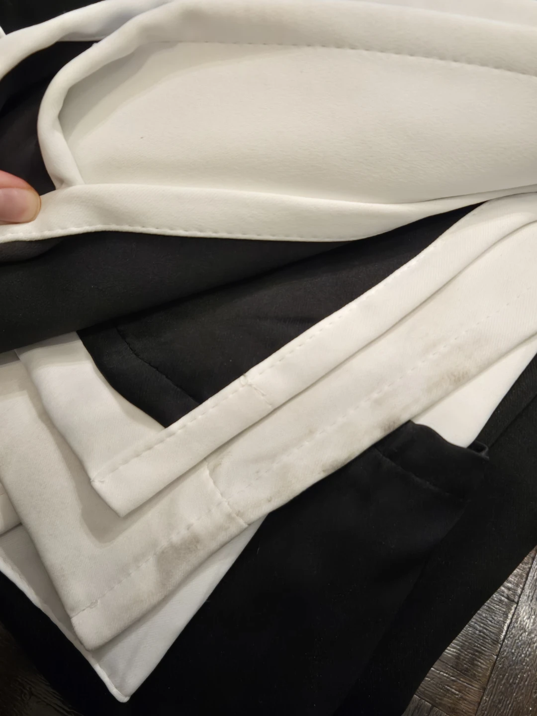 White 100% Blackout Curtains (4 panels) - photo 2