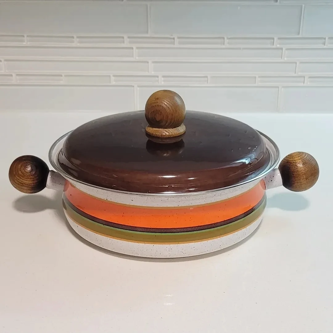 Gorgeous vintage Japanese enamel cooking pot 🍲
