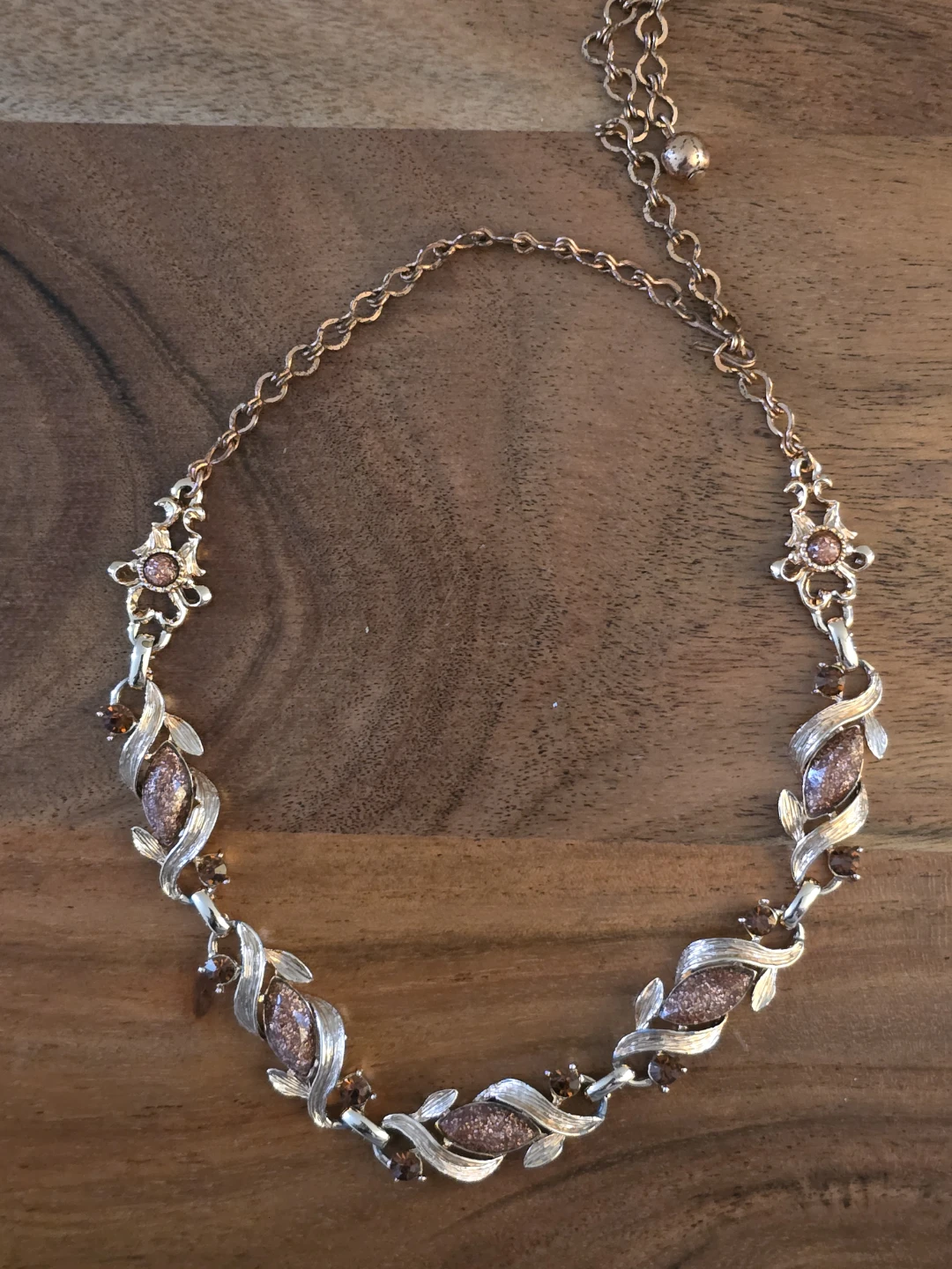 Vintage Gold Tone Leaf Design Necklace