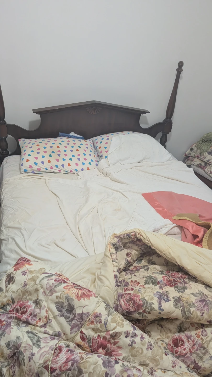 Bed room set - Dark Wood Dresser with Storage - photo 4