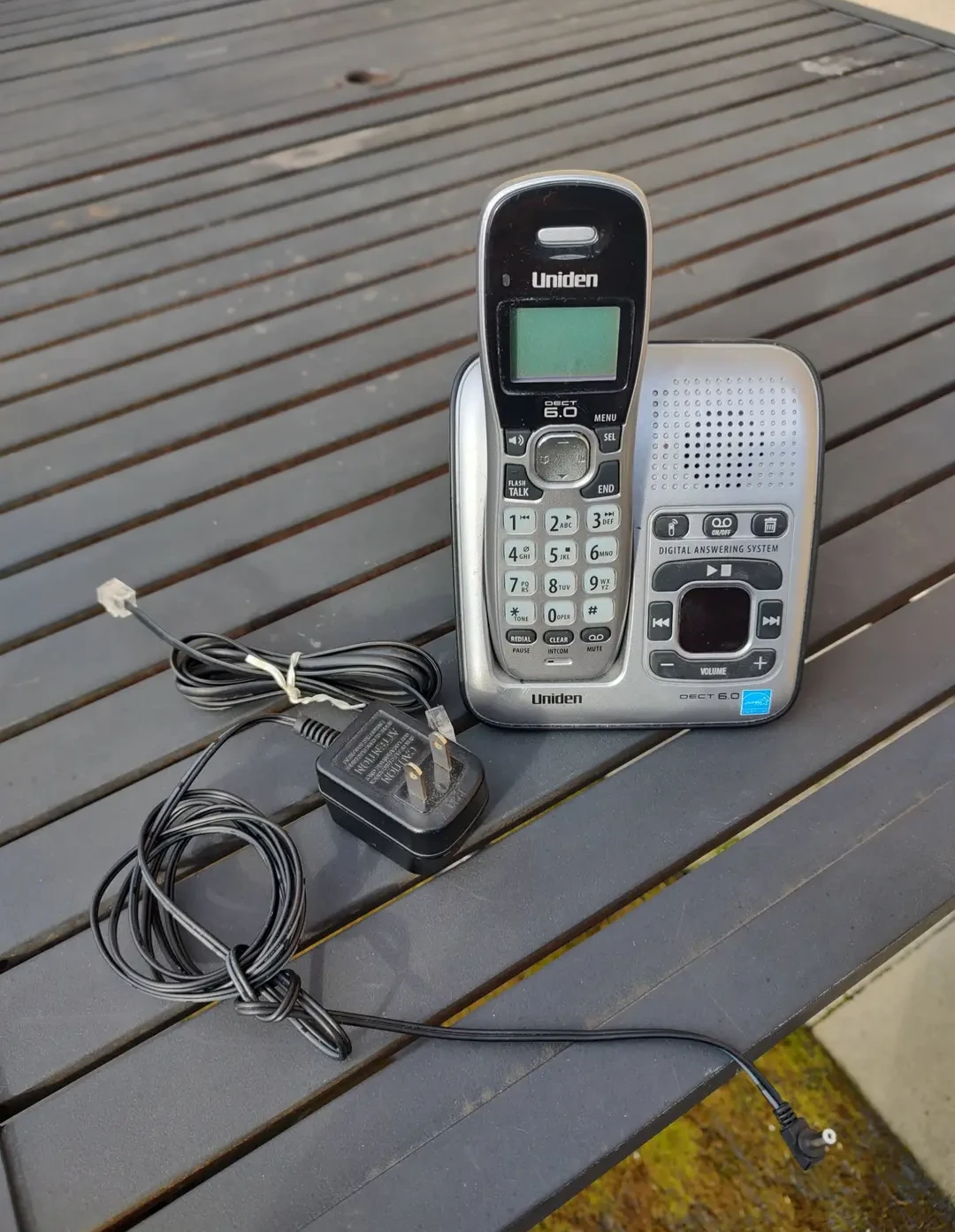 Uniden DECT 6.0 Cordless Phone with Answering System