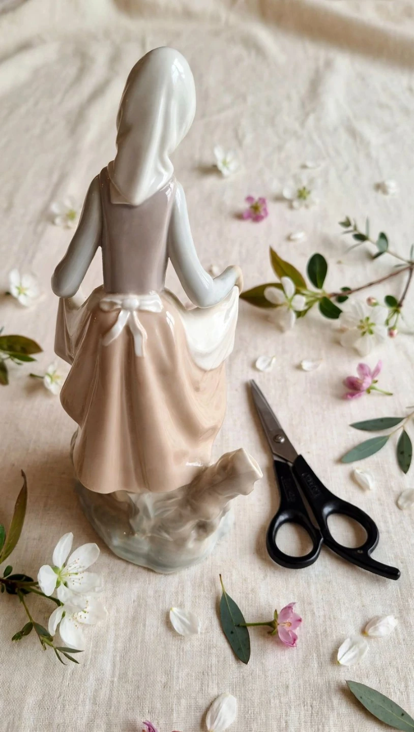 Lladro Rabbit's Food Figurine No. 4826 - photo 4