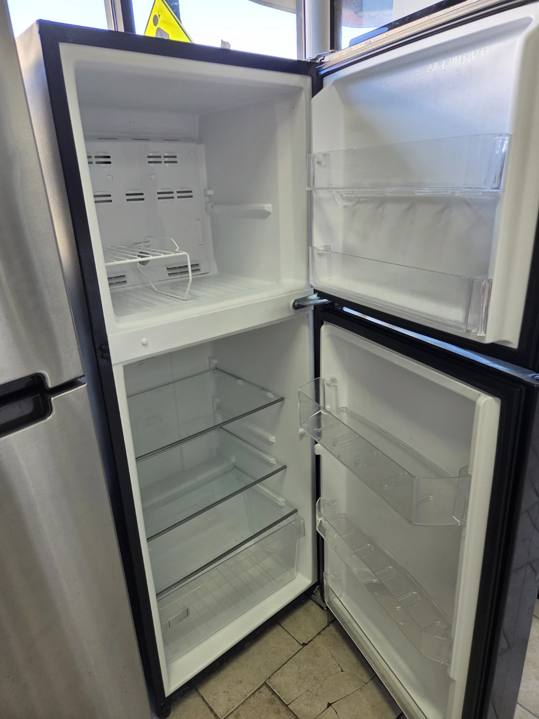 24 " Whirlpool Top-Freezer Refrigerator - photo 2