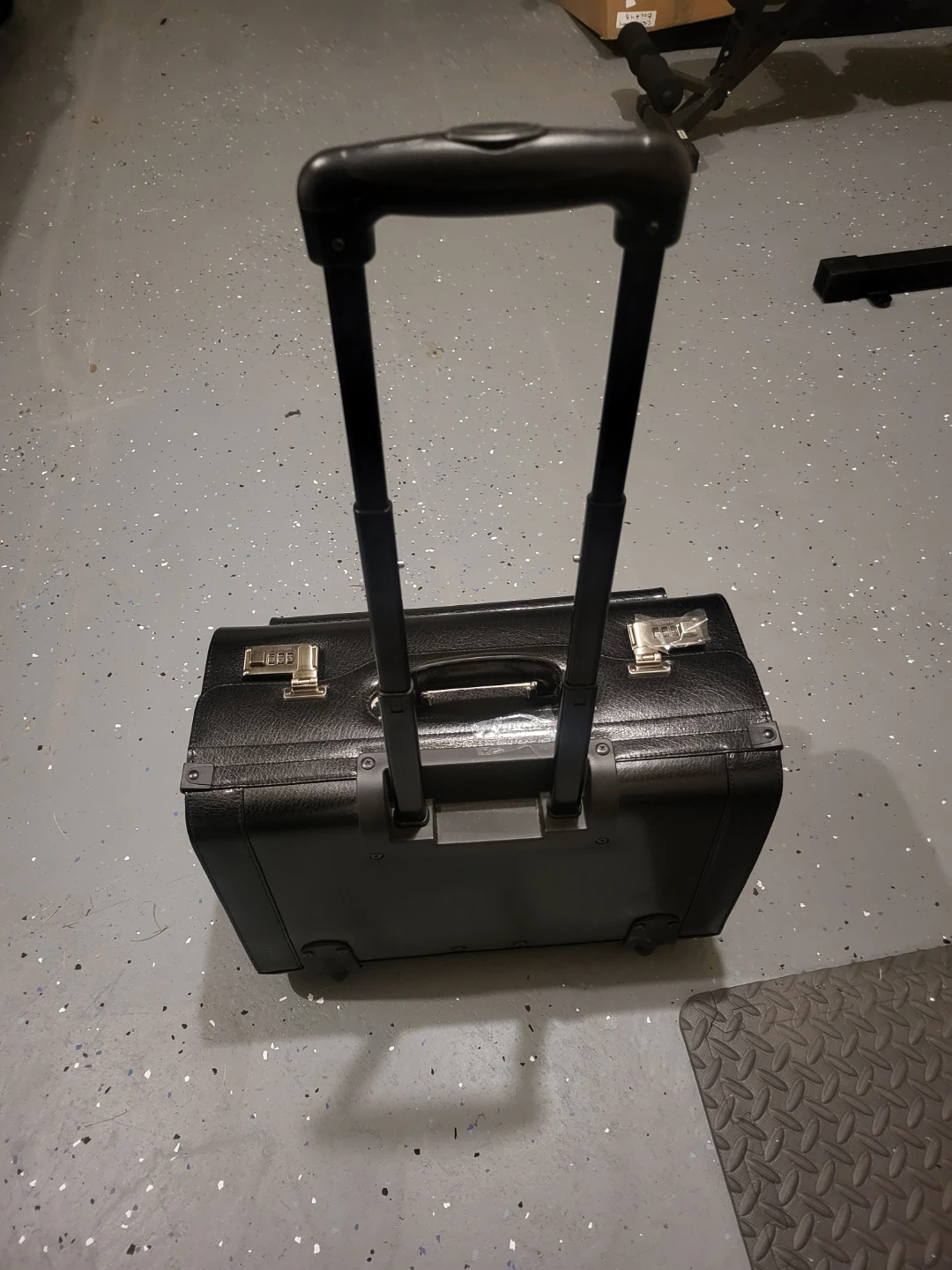 Mancini Black Leather Rolling Briefcase - photo 4