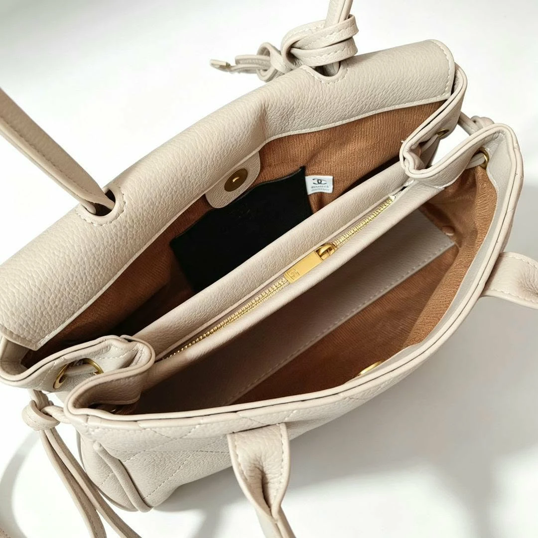 Chanel Quilted Shoulder Bag - photo 4