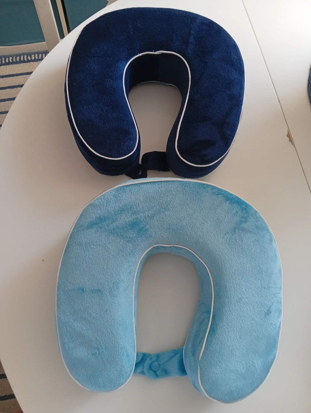 Two soft travel neck pillows - photo 3