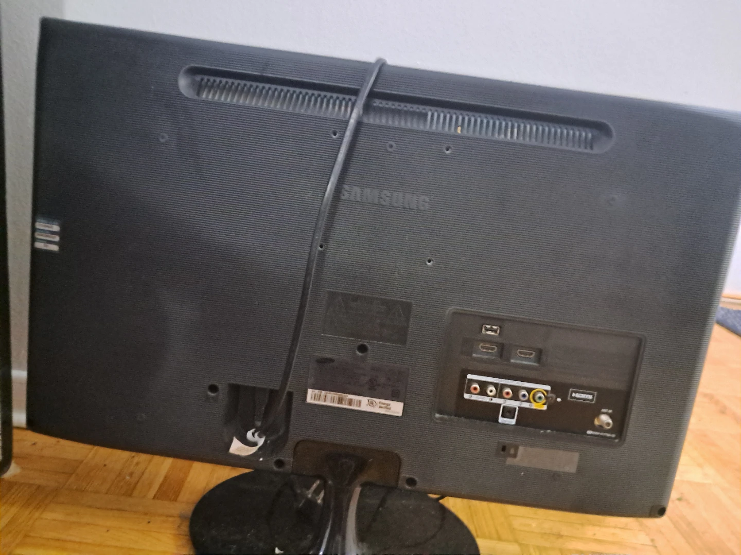 Samsung 27" 1080p LED TV / Computer Monitor (Model T27A300) - photo 3