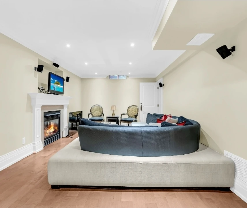 Large Sectional Sofa from Mobilia - photo 3