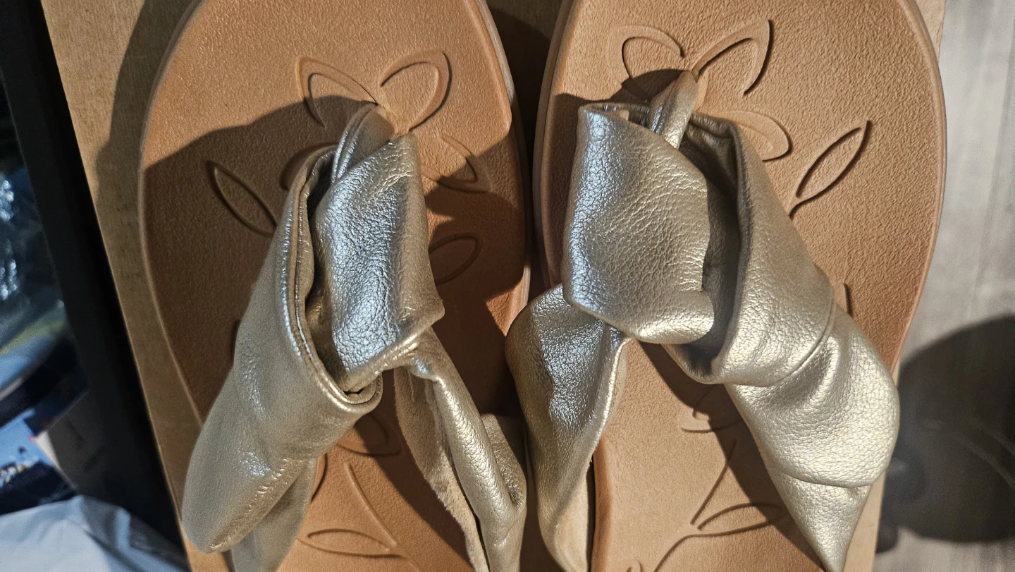 b.o.c Gold Metallic Sandals - photo 4