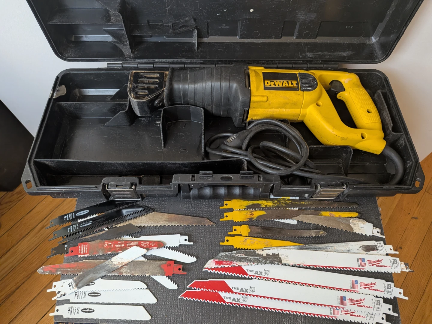 DeWalt Heavy-Duty 9A Corded Sawzall / Reciprocating Saw