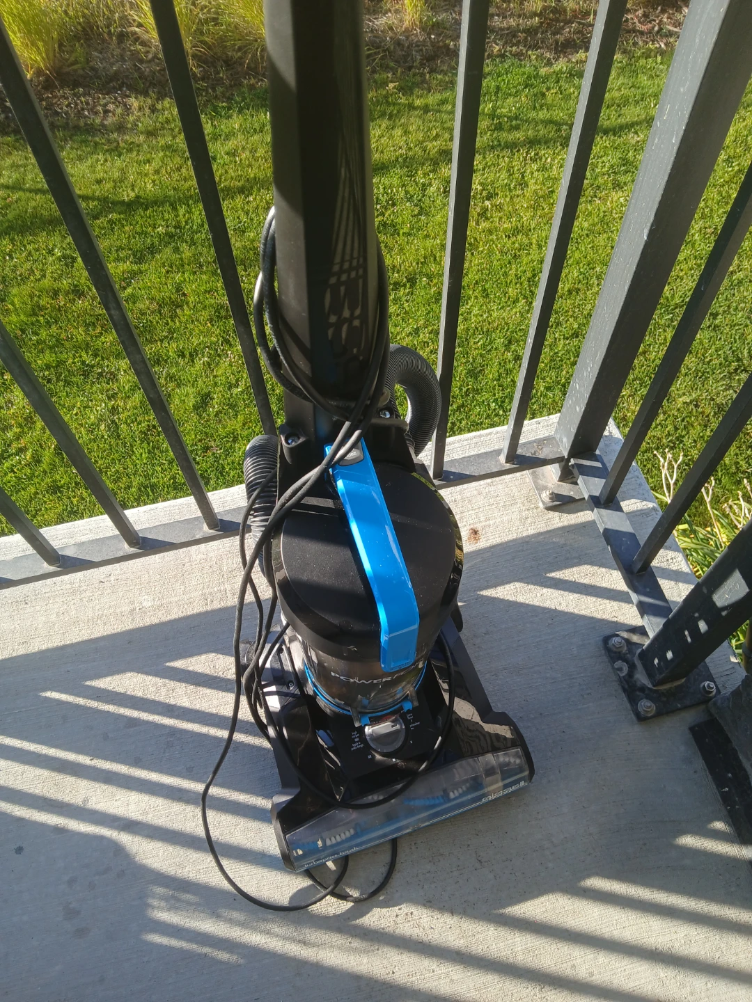 Bissell PowerForce Bagless Upright Vacuum - photo 2