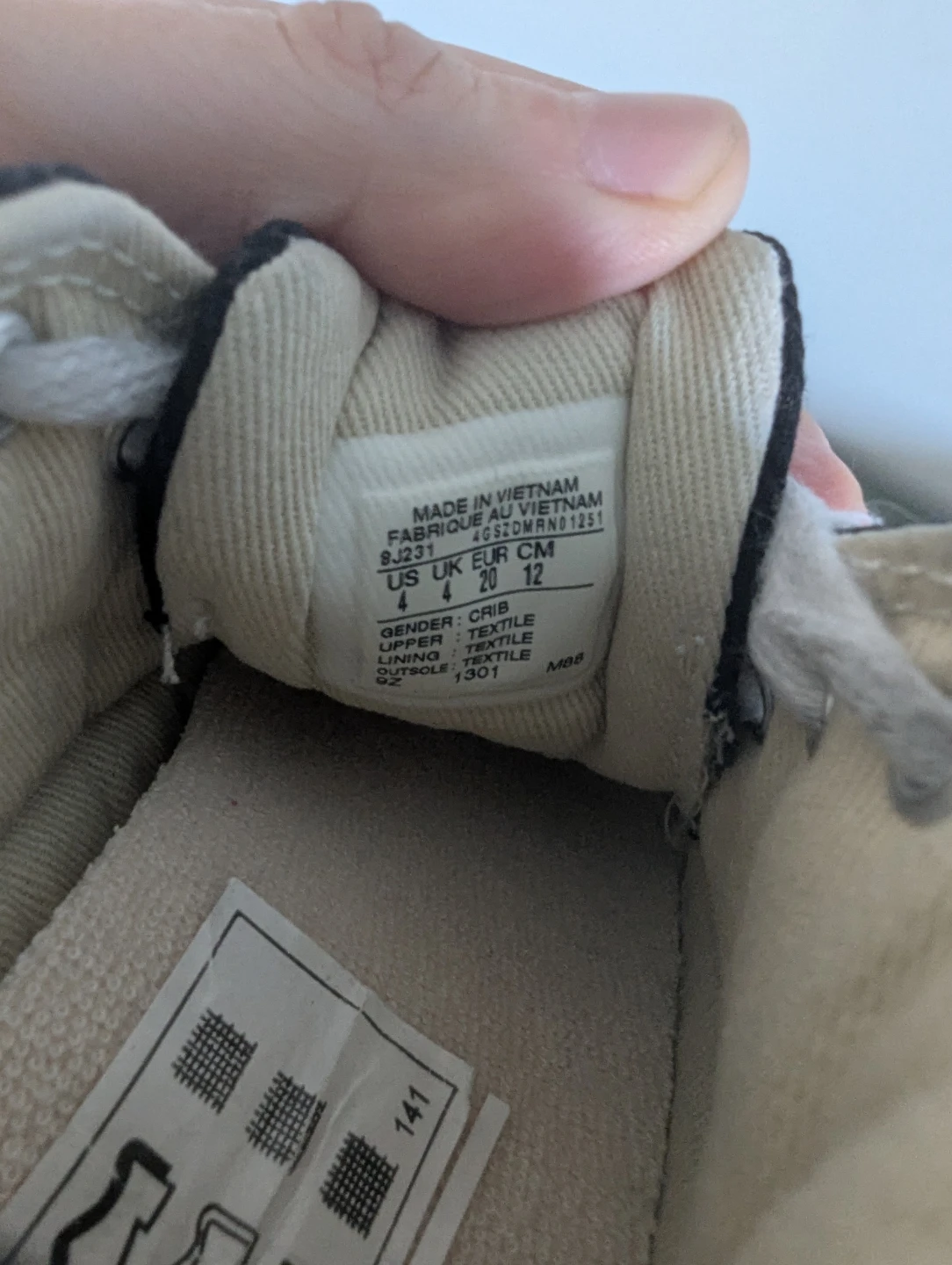 Converse All Star Crib Shoes Size 4 - photo 2