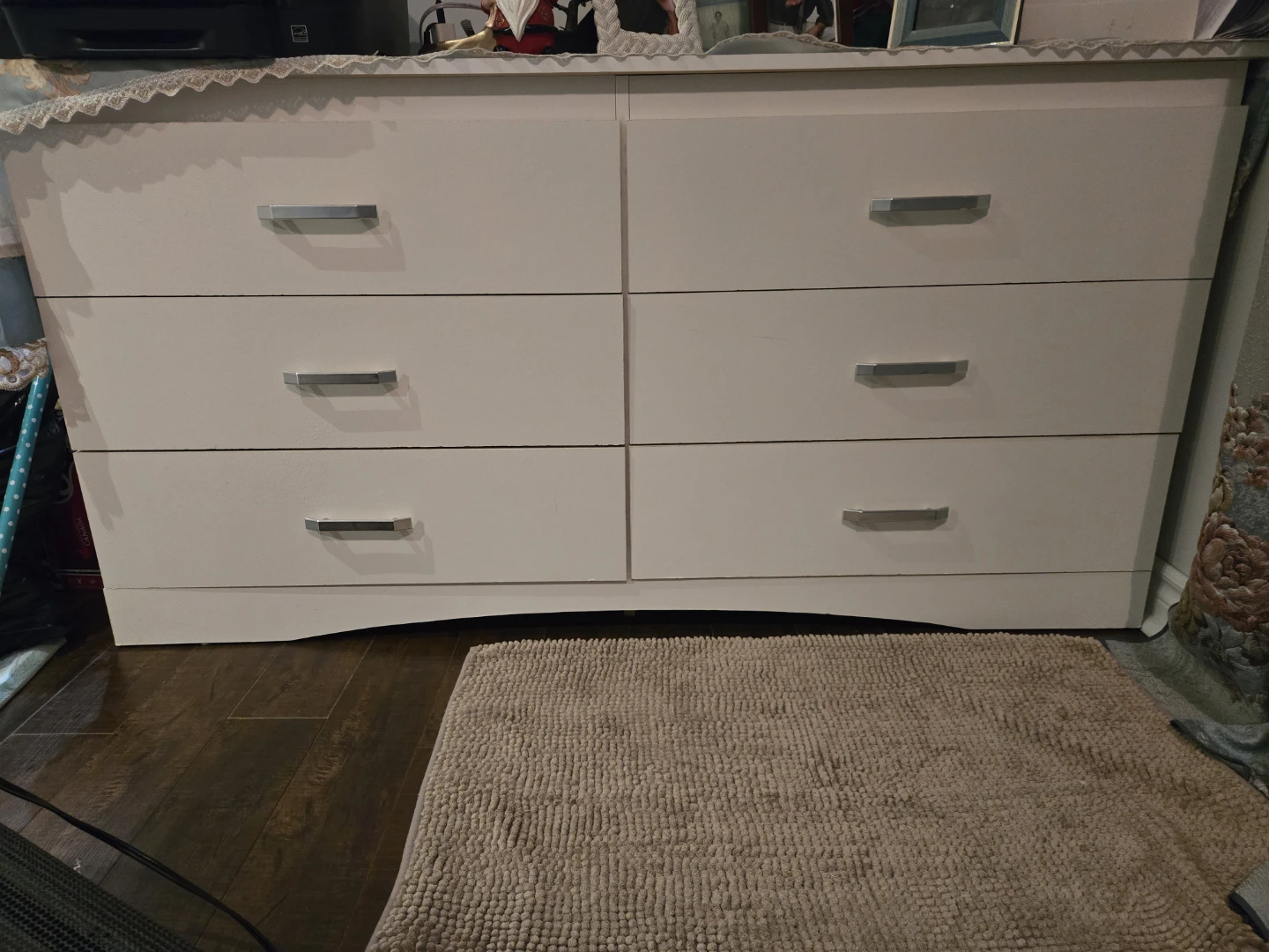 A 6 drawer Dresser