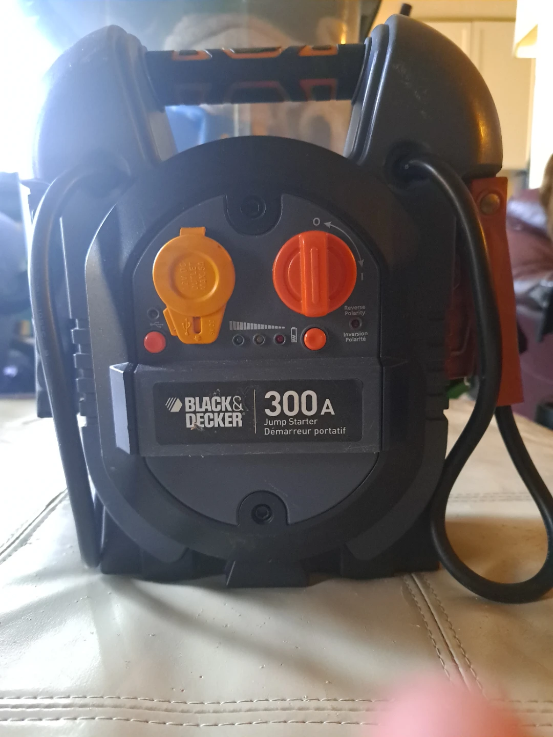 Black & Decker 300A Portable Jump Starter - photo 4