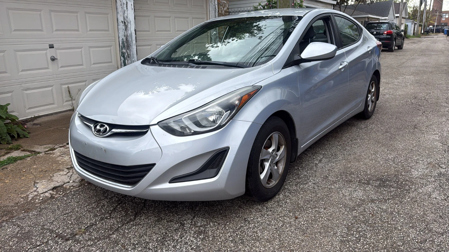 Silver Hyundai Elantra Sedan - photo 2