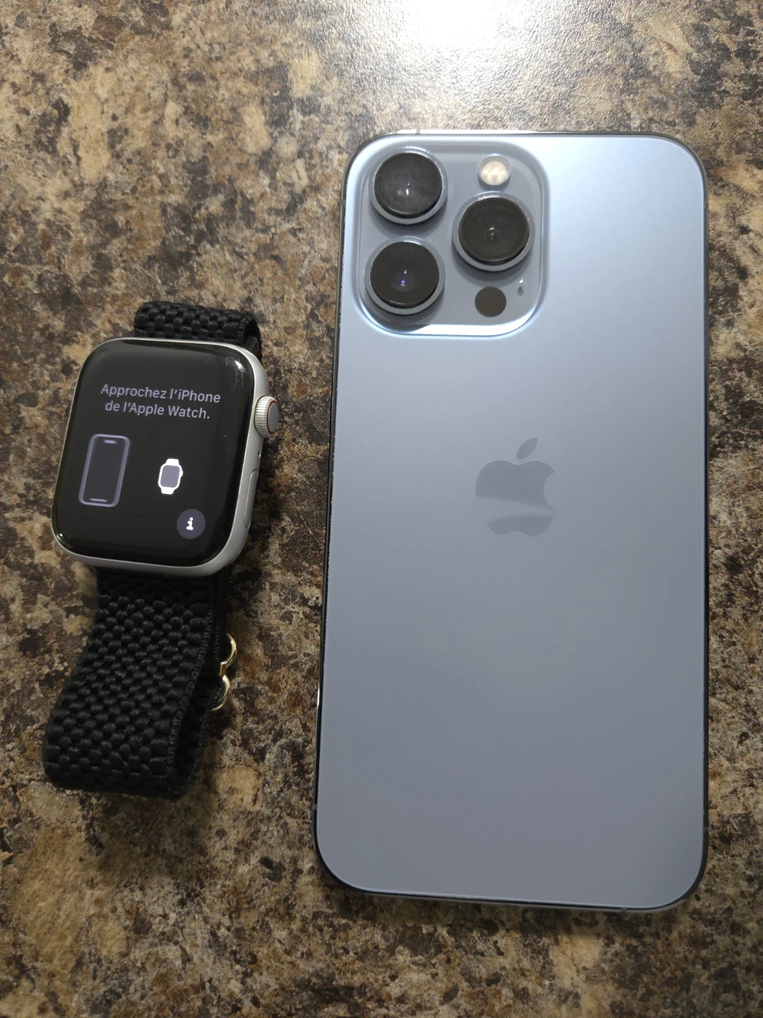 iPhone 13 Pro  and  Apple Watch Series 3 - photo 2