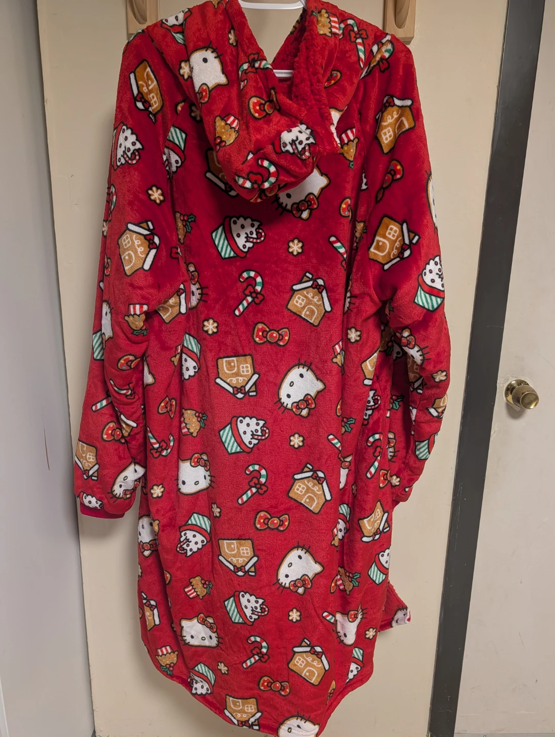 NEW Hello Kitty Holiday Wearable Blanket Hoodie Adult One Size - photo 3