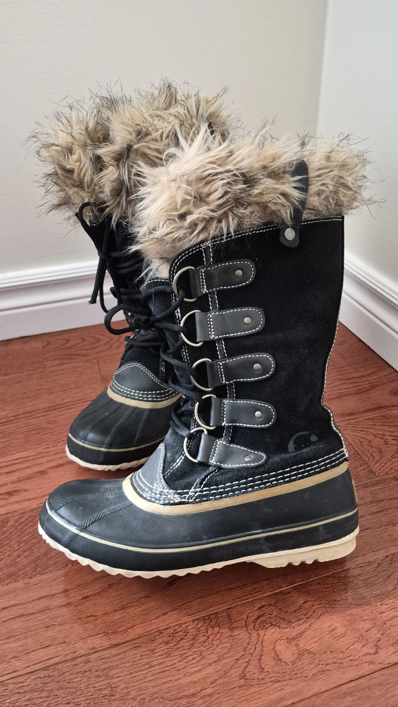 Sorel Joan of Arctic waterproof winter boots in women's size 8.