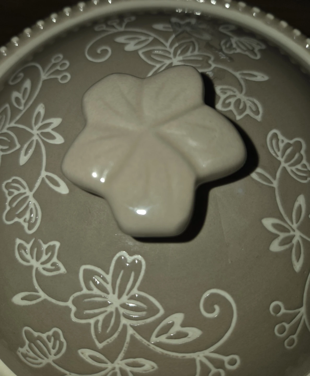 Vintage temp-tartions floral lace ceramic Lidded casserole pot